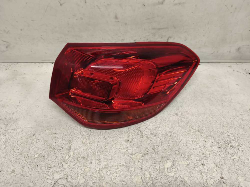 FEU ARRIERE DROIT OPEL ASTRA J BREAK 2010-2015 ( NON FUME ) - Vue 1